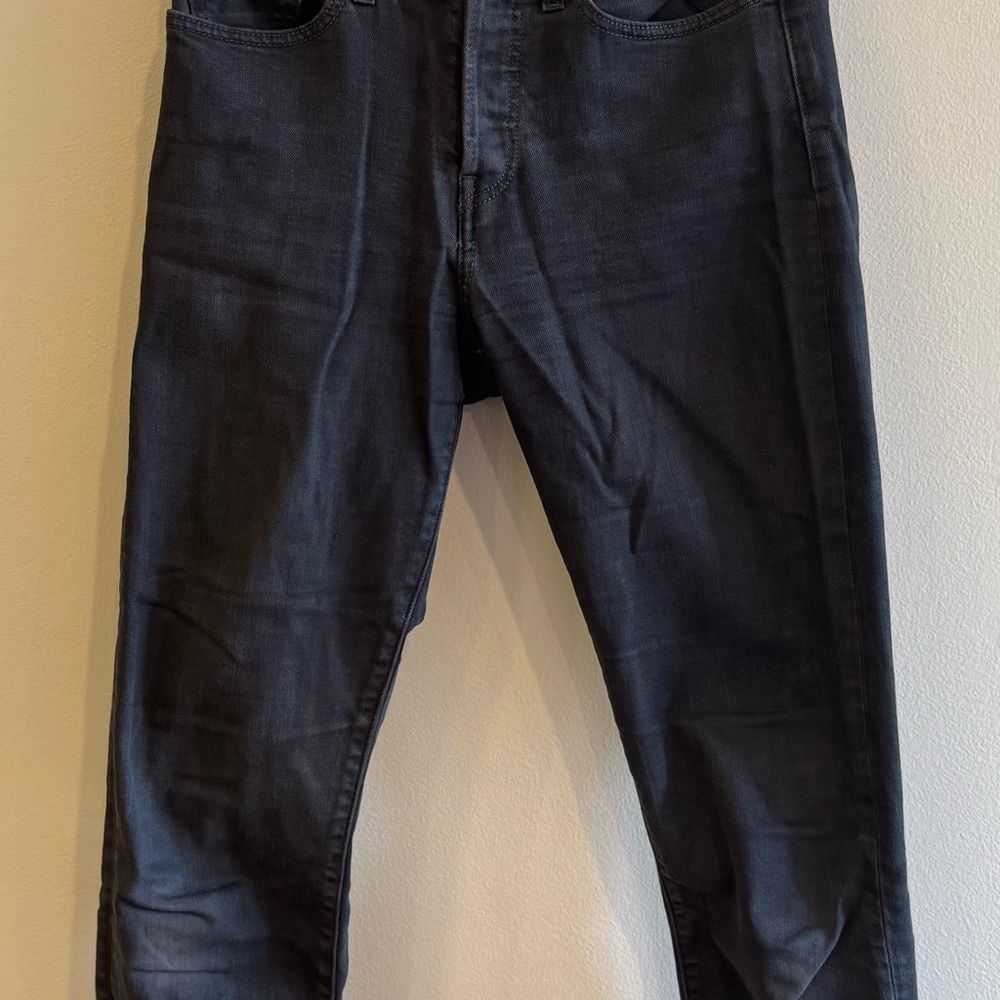 Woman’s Levi high rise Black Jeans - Classic Fit